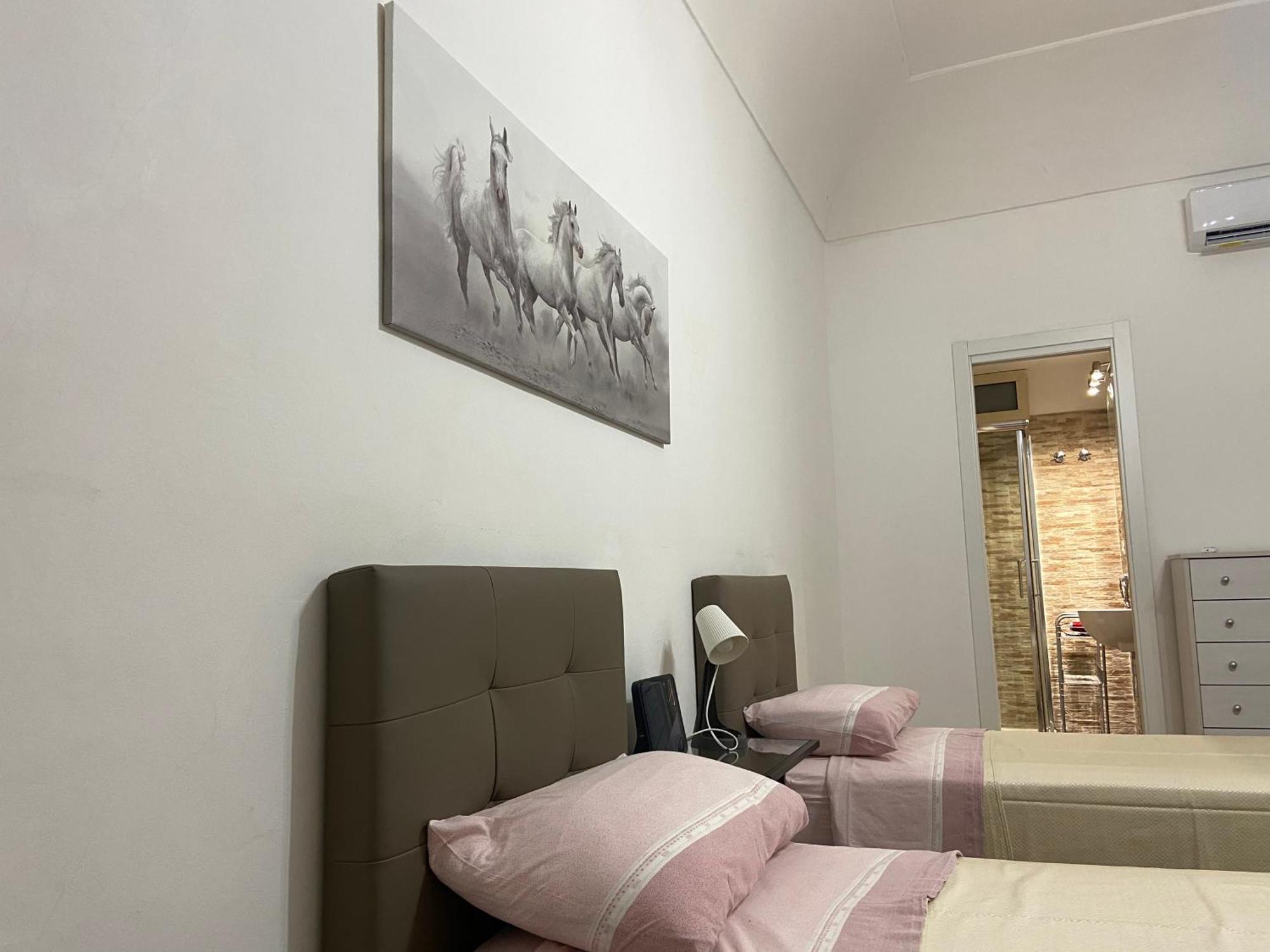 Casa Vacanza La Collegiata คาตาเนีย ภายนอก รูปภาพ