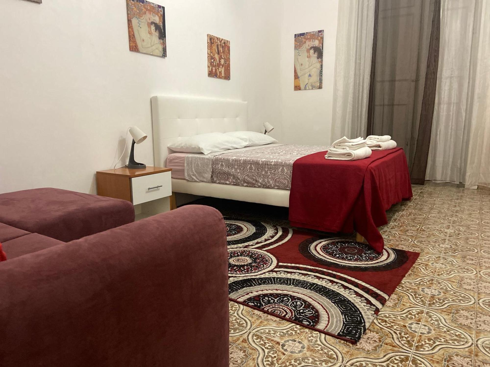 Casa Vacanza La Collegiata คาตาเนีย ภายนอก รูปภาพ