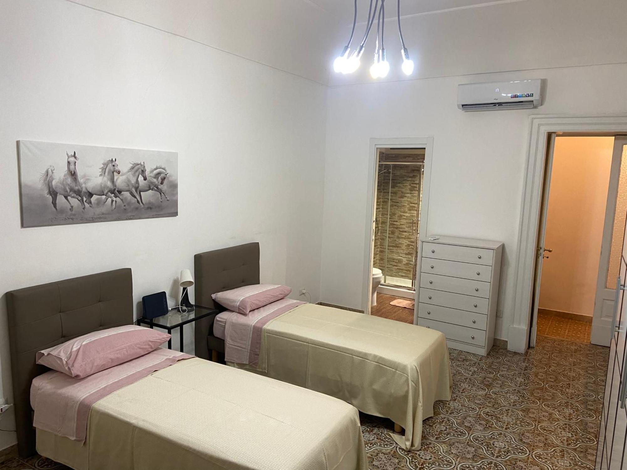 Casa Vacanza La Collegiata คาตาเนีย ภายนอก รูปภาพ