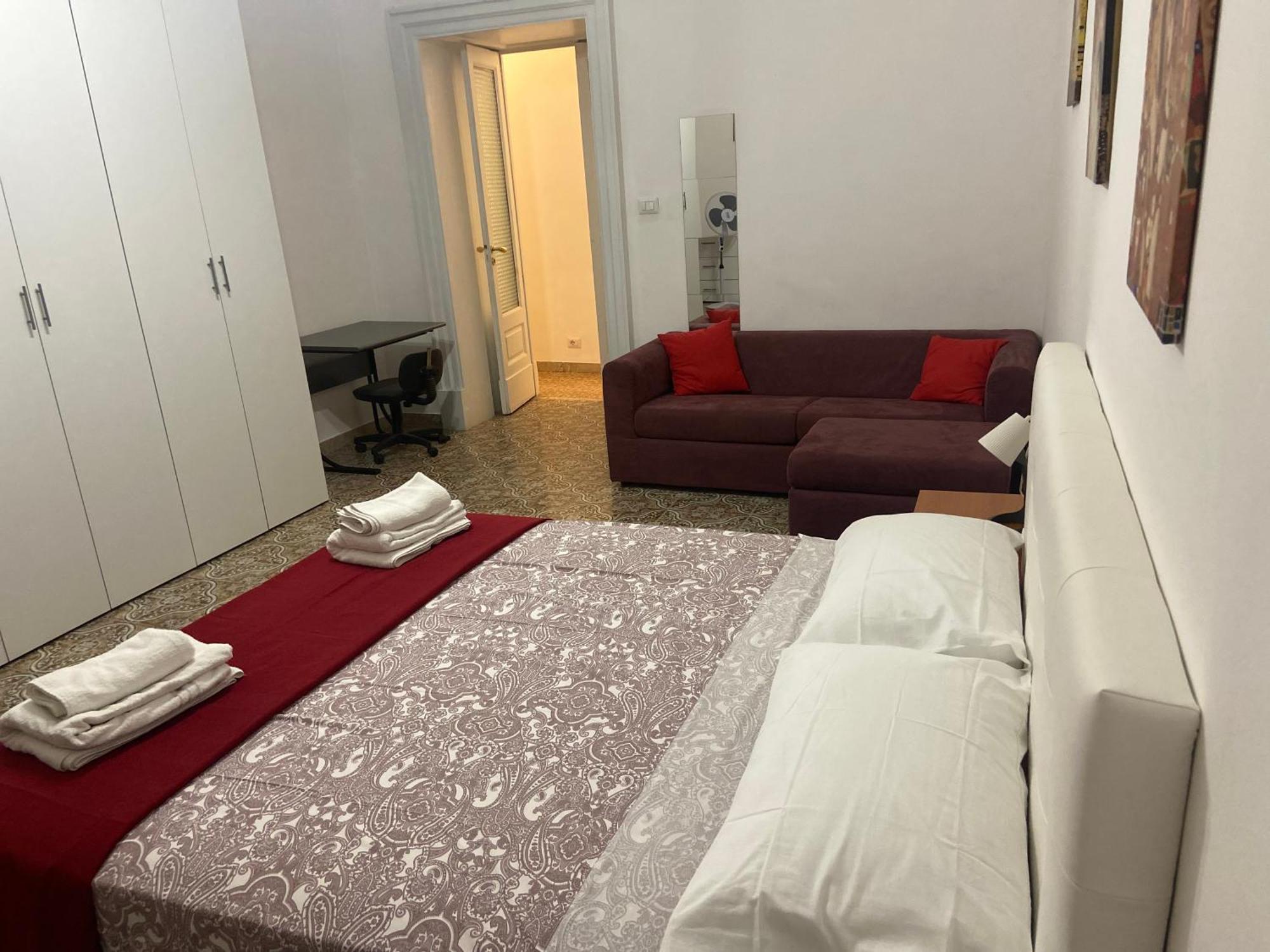 Casa Vacanza La Collegiata คาตาเนีย ภายนอก รูปภาพ